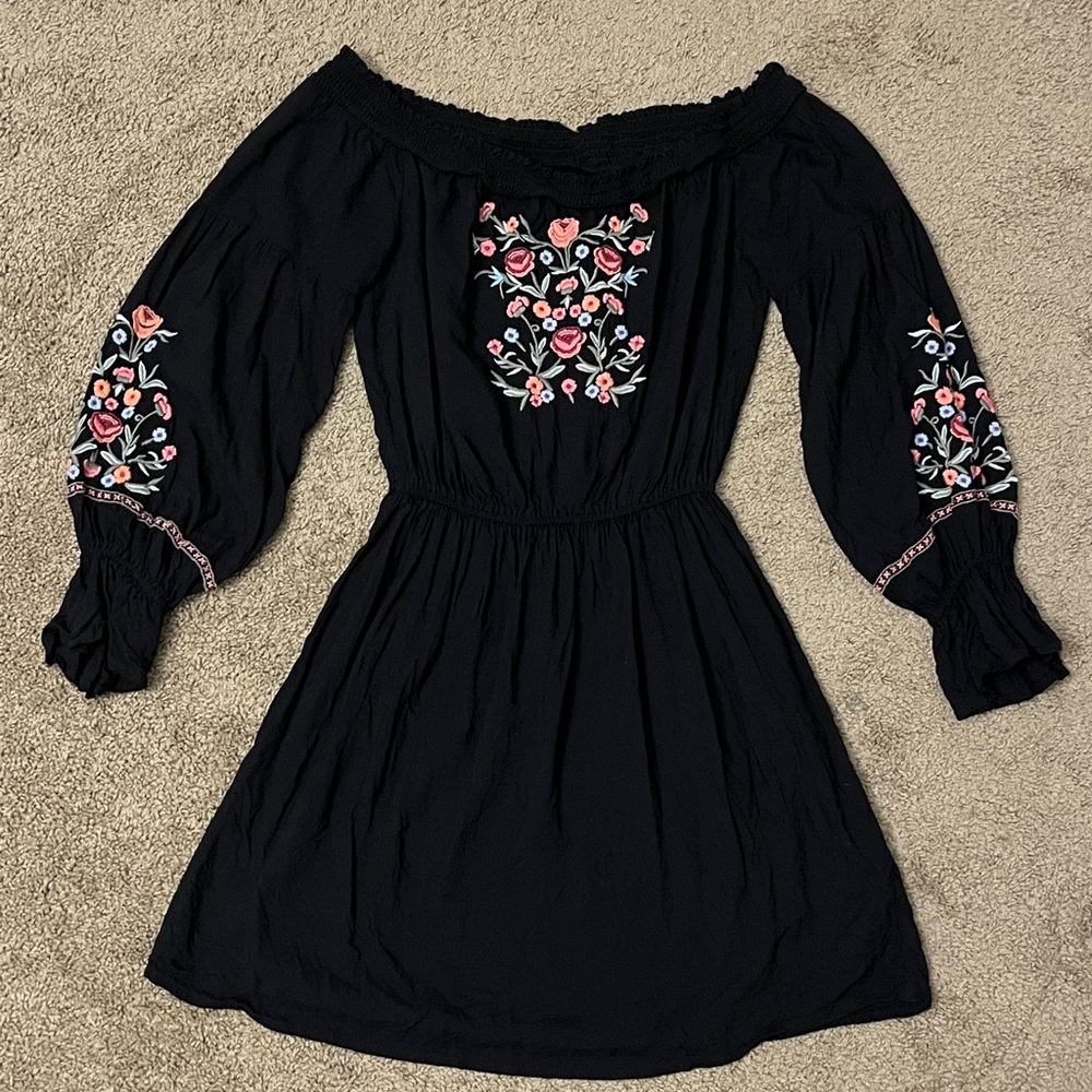 Hollister Off-Shoulder Dress with Floral Embroidery